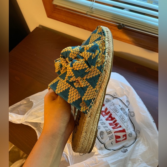 Sam Edelman Blue and Yellow Tribal Slides US6 - Picture 7 of 7